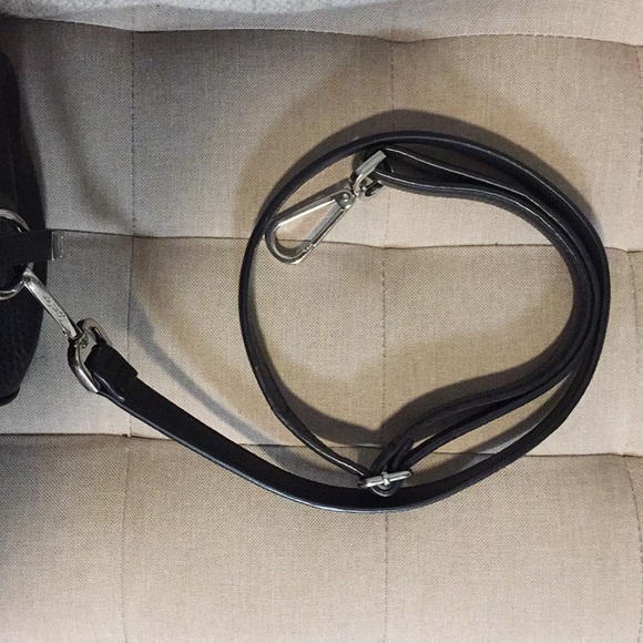 ❌❌SOLD❌❌ Black Calvin Klein Medium Crossbody 🖤✨ - Picture 5 of 8